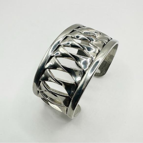 Lia Sophia Shockwave Individual Twisted Slats Cuff Bracelet Jewelry Silver tone - Picture 2 of 9